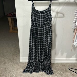 Hot topic black and white plaid maxi dress